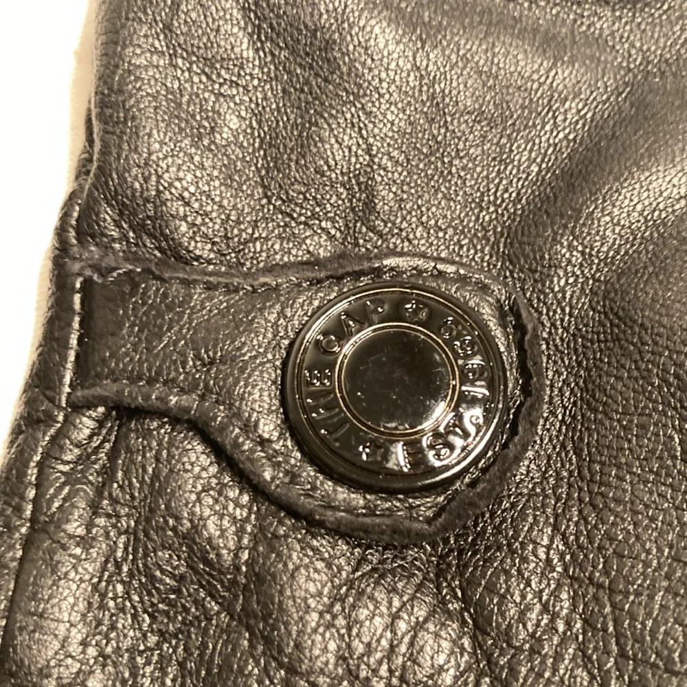 Gap buttery leather women’s gloves with snap M/L fits like a small